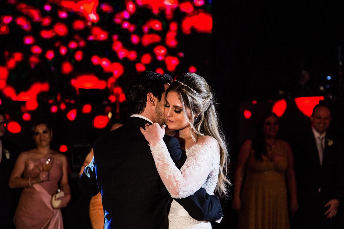 The First Dance Você já escolheu a Música Perfeita para a Primeira Dança do seu Casamento com Seu Grande Amor?