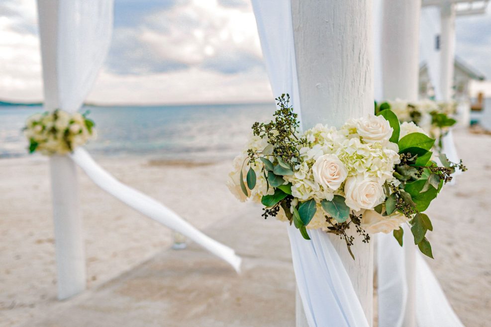 Por que contratar uma assessoria para organizar seu casamento na praia?